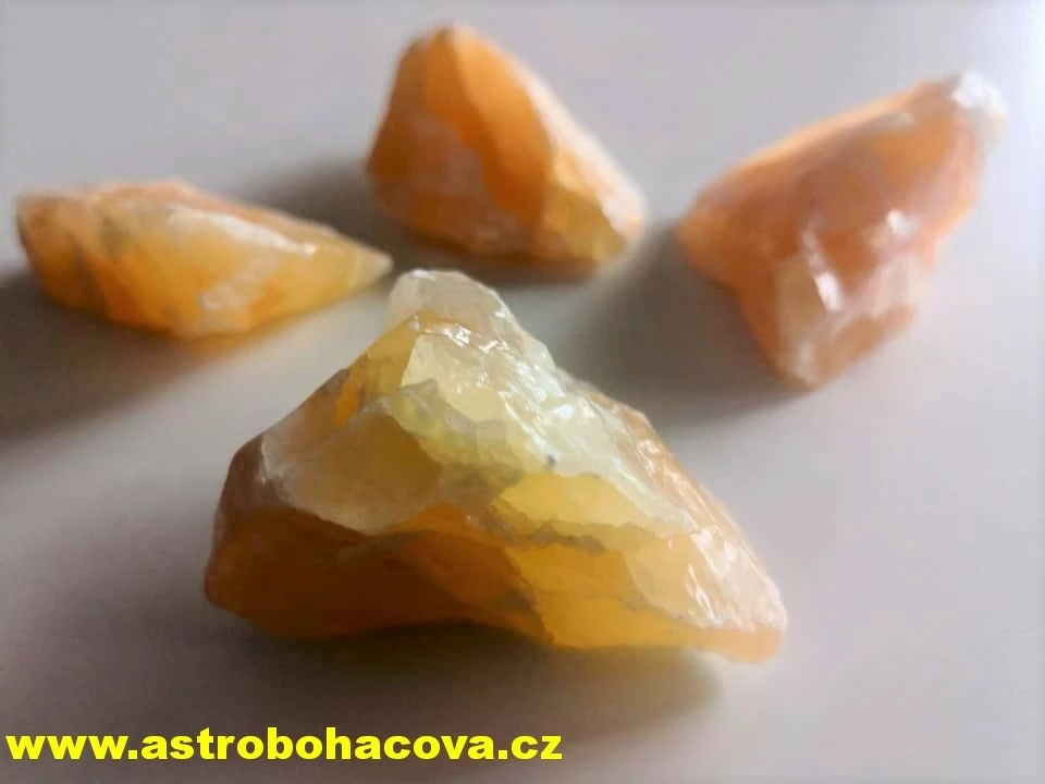 KALCIT SUROVINA - ZESILOVAČ ENERGIE  