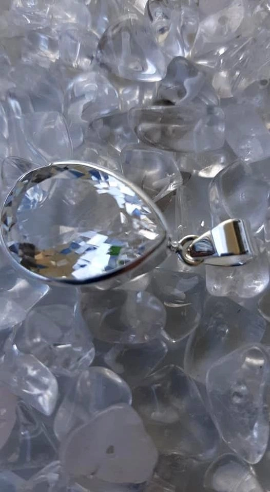 KŘÍŠŤÁL PŘÍVĚSEK STŘÍBRO