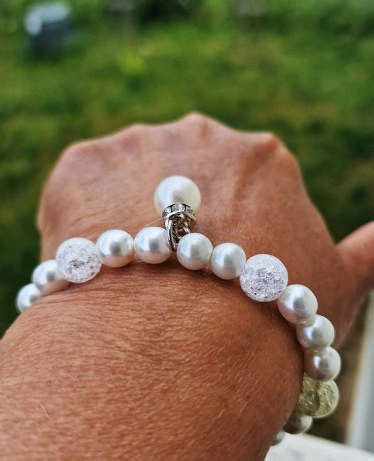 KORÁLKY, PUKANNÝ KŘIŠTÁL 