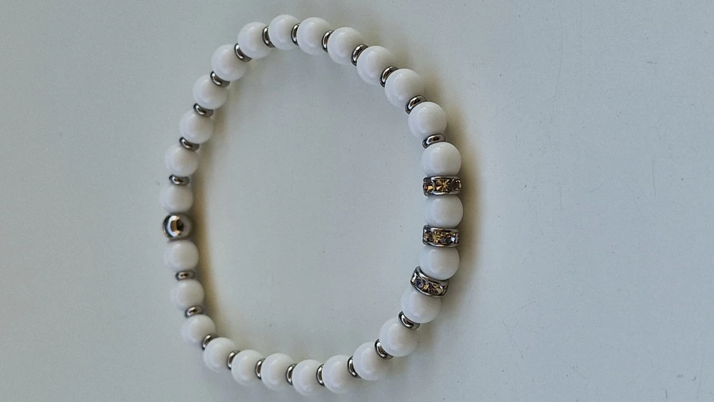 BÍLÝ ACHÁT - NÁRAMEK 4 MM