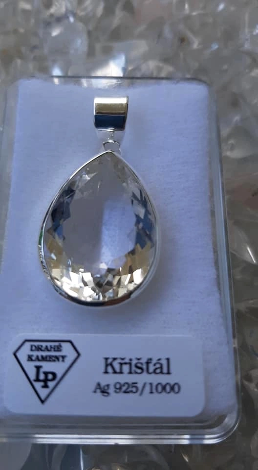 KŘÍŠŤÁL PŘÍVĚSEK STŘÍBRO