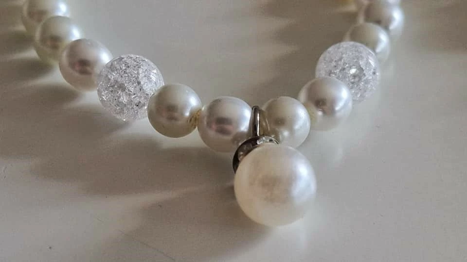 KORÁLKY, PUKANNÝ KŘIŠTÁL 